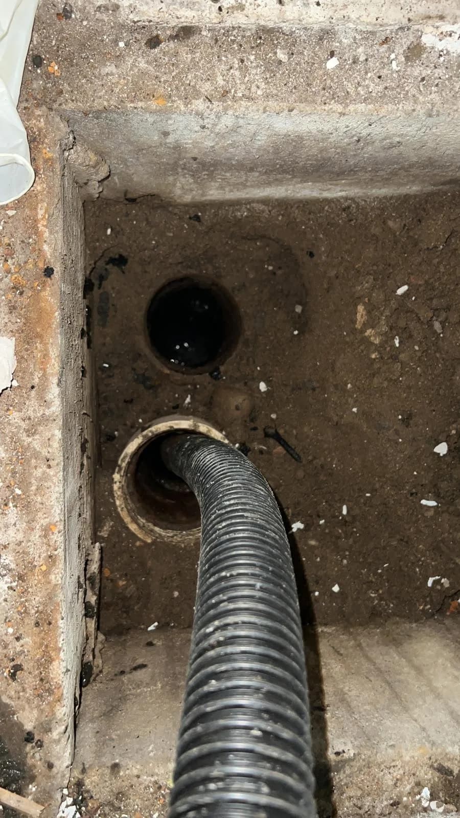 Cleaning equipment fed into a main house trap access pit